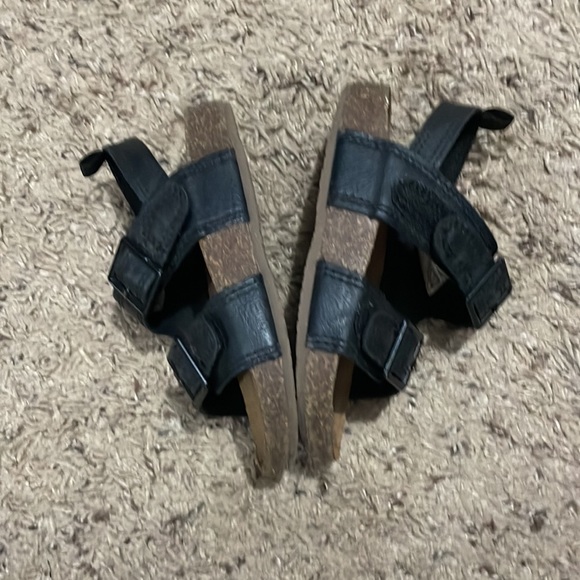 OshKosh toddler sandals - Picture 6 of 7